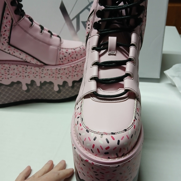 YRU Ice Cream Sprinkles Platform Sneakers Pink Black Sz 7 Qozmo RARE NIB - Picture 9 of 15